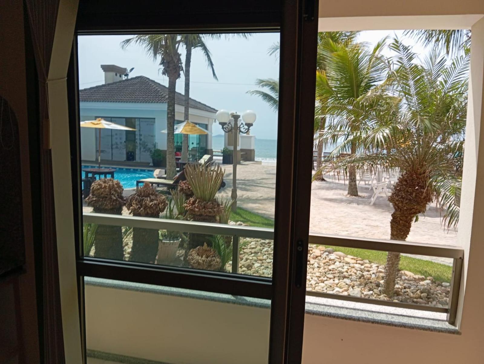 Golfinhos Apart-Hotel - Apto Terreo Frente Ao Mar!!! Florianópolis 外观 照片